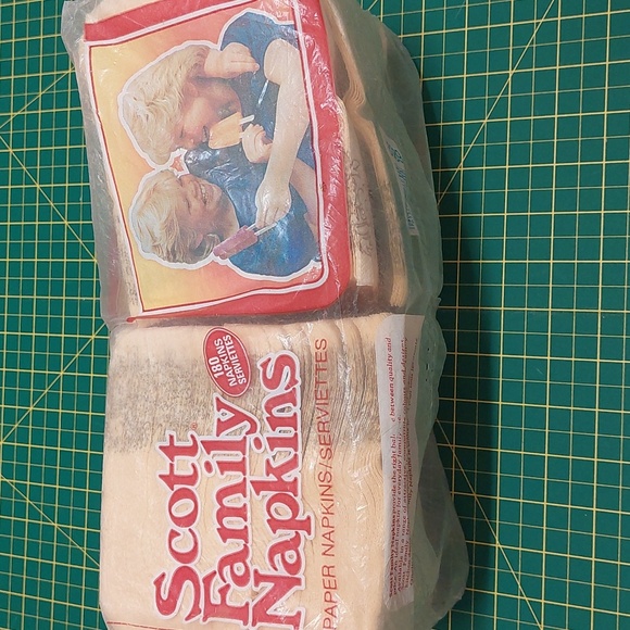 Vintage SEALED package of Scott Napkins - Picture 4 of 4